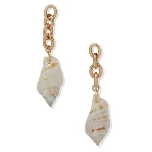 Nine West Jewelry 19G01379 chain design with a hanging seashell accent